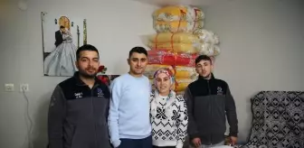 Adana'da düğünde gelin ve damada takı yerine klima hediye edildi