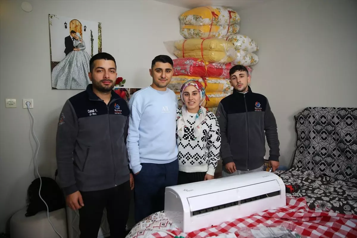 Adana'da düğünde gelin ve damada takı yerine klima hediye edildi