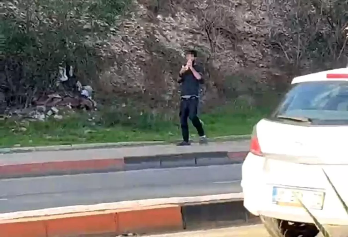 Adana'da herkesin gözü önünde poşetle uçucu madde çekti