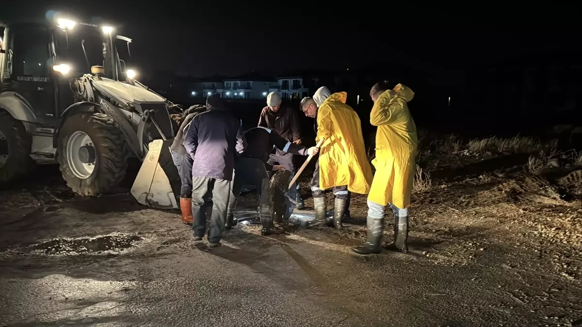 Afyonkarahisar'da sağanak ve rüzgar etkili oluyor