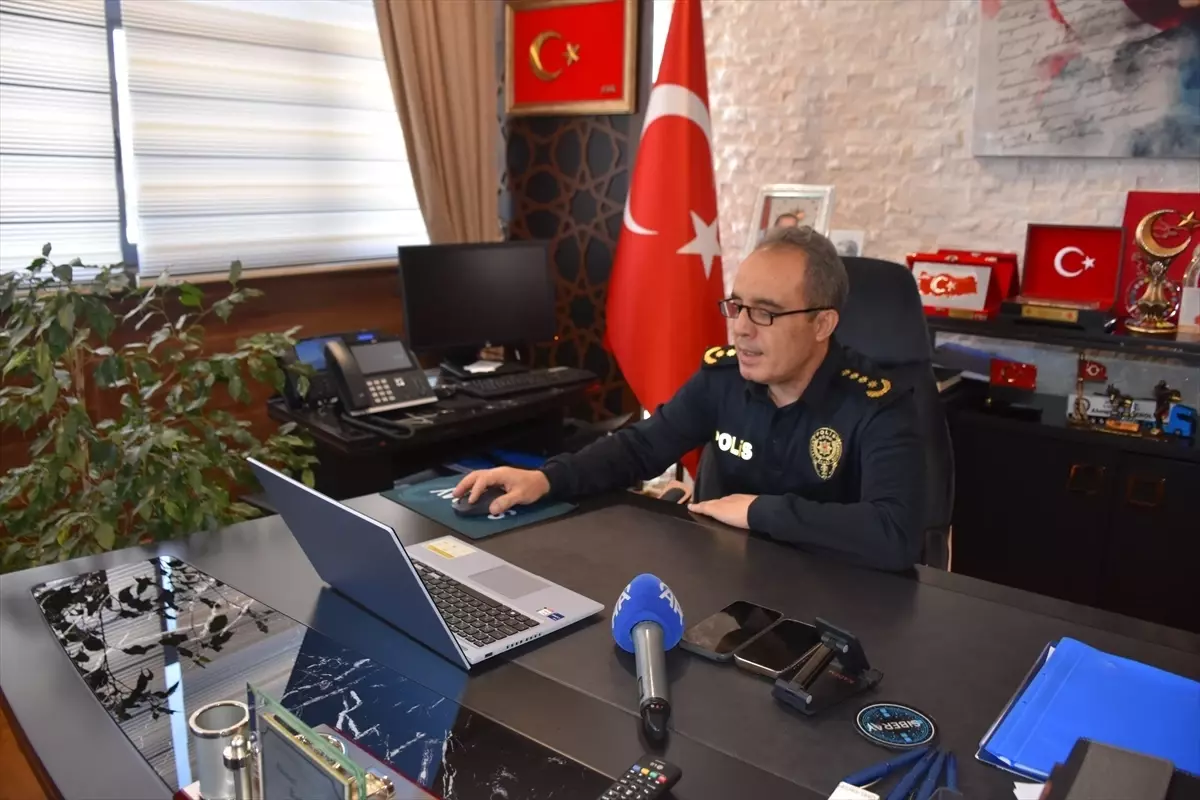 Afyonkarahisar Emniyet Müdürü Erol, AA'nın "Yılın Kareleri" oylamasına katıldı