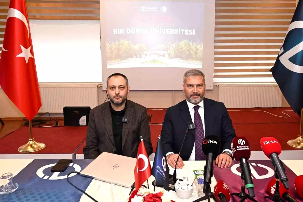 Anadolu Üniversitesi Rektörü Adıgüzel, basın mensuplarıyla buluştu