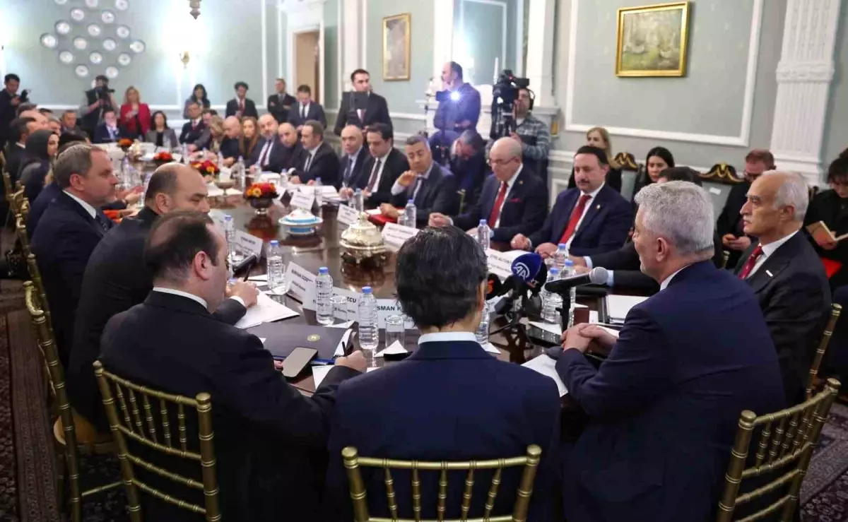 Bakan Bolat, Birleşik Krallık'ta faaliyet gösteren Türk iş adamlarıyla buluştu