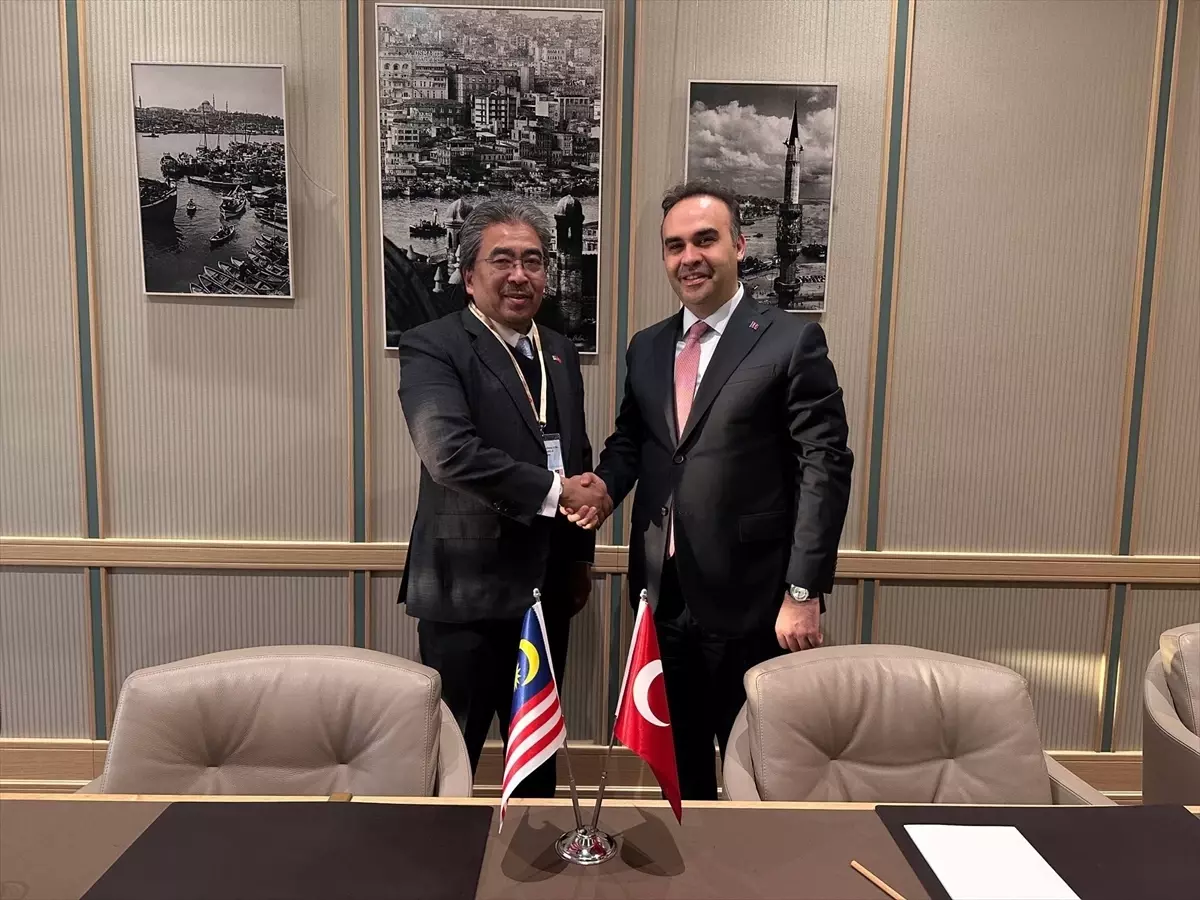 Bakan Kacır, Malezya Yatırım, Ticaret ve Sanayi Bakanı Johari Abdul Ghani ile görüştü