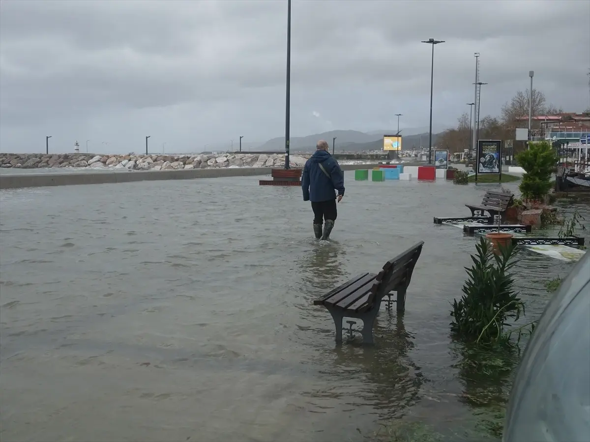 Balıkesir'de lodos etkili oldu