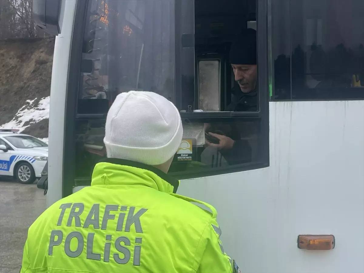 Bolu Dağı'nda zincirsiz ticari araçlara geçit verilmedi