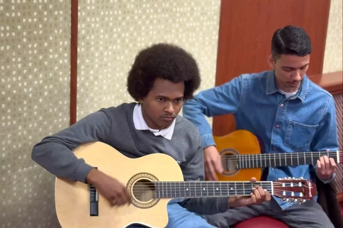 BŞEÜ'de gitar ve bağlama kursları devam ediyor