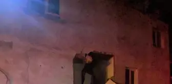 Bucak'ta iki katlı boş evin duvarı çöktü