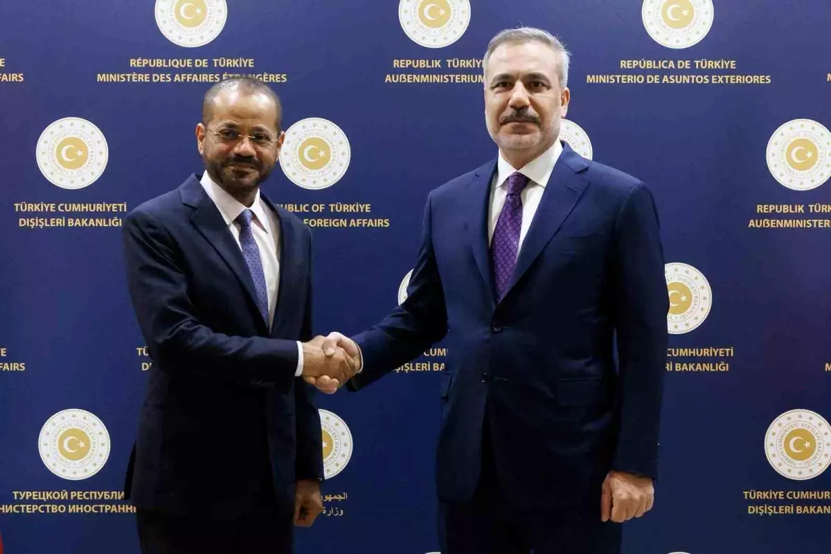 Dışişleri Bakanı Fidan, Umman Sultanlığı Dışişleri Bakanı Al Busaidi ile araya geldi