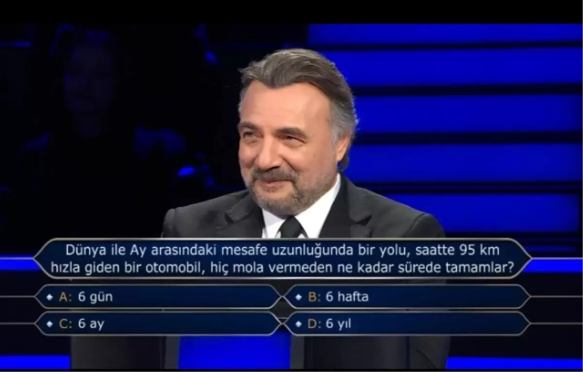 Dünya ile Ay arasındaki mesafe uzunluğunda bir yolu, saatte 95 km hızla giden bir otomobil, hiç mola verme...