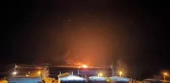 Eber Gölü'nde sazlık alanda çıkan yangın söndü