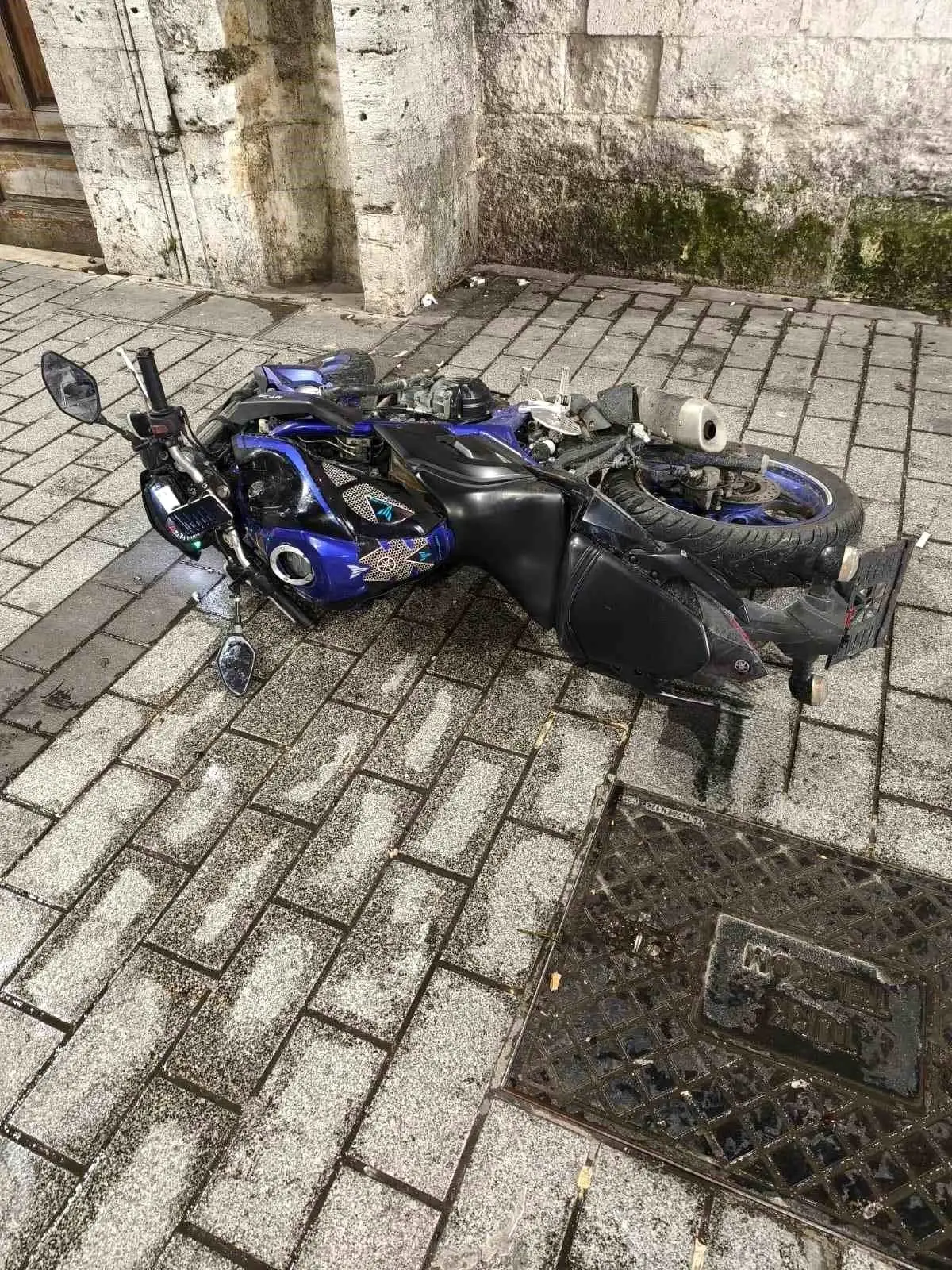 Fatih'te önce iş yerlerine ateş açtılar sonra polise silah doğrulttular