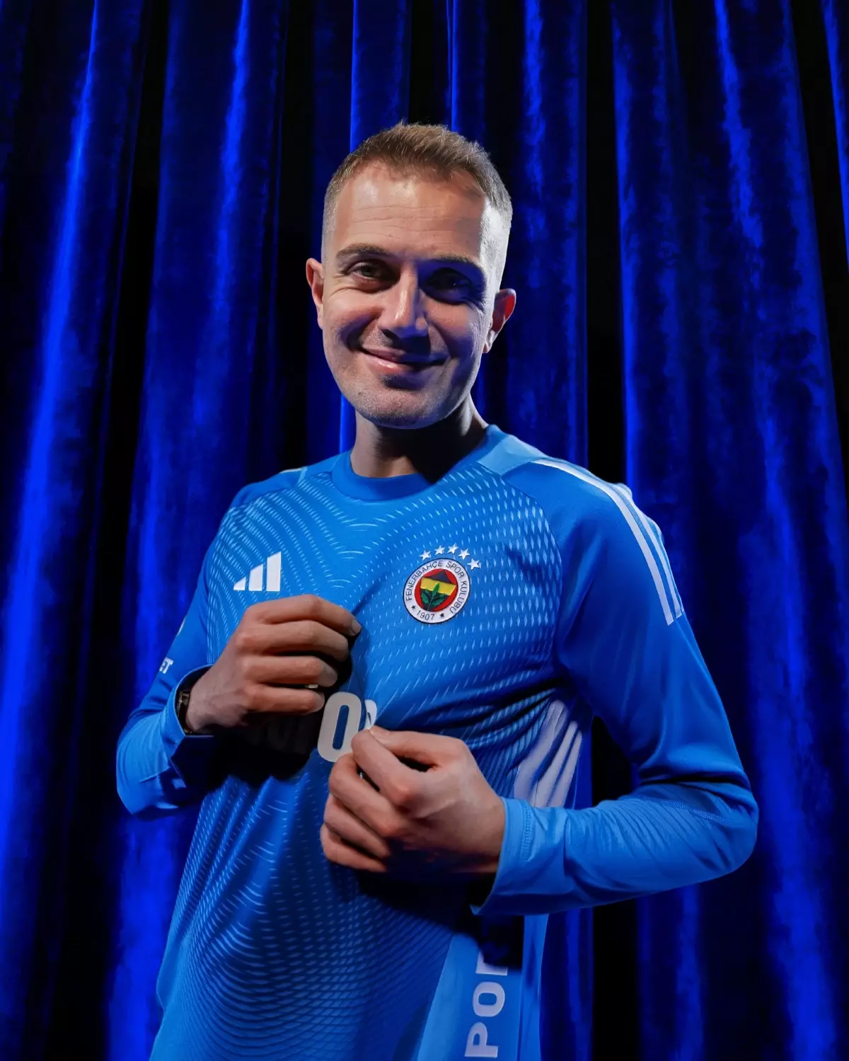 Fenerbahçe, Mert Günok'u renklerine bağladı