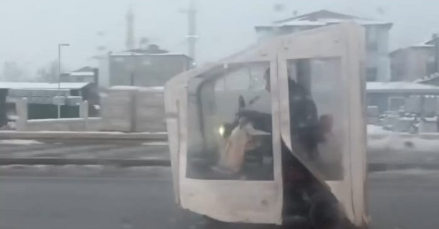 من رآه نظر مرة أخرى