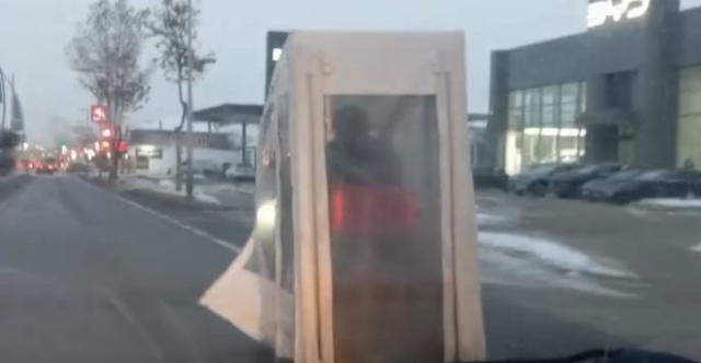 من رآه نظر مرة أخرى