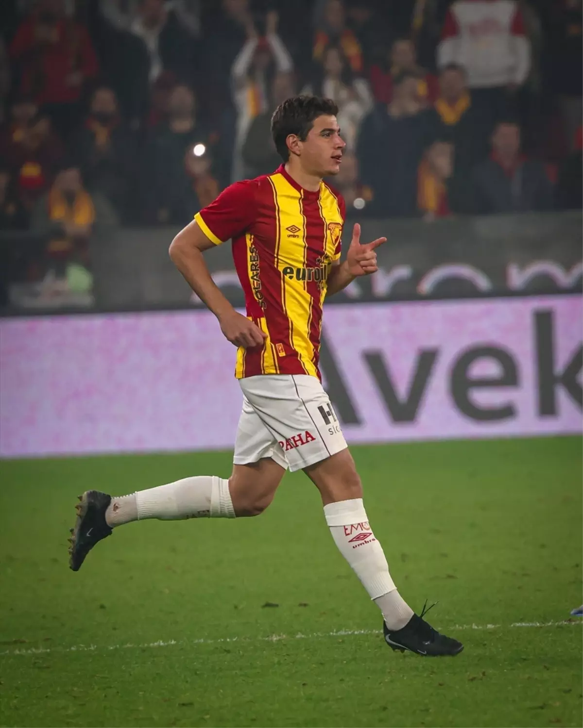 Göztepe, genç oyuncu Tibet Durakçay'ı Menemen FK'ya kiraladı