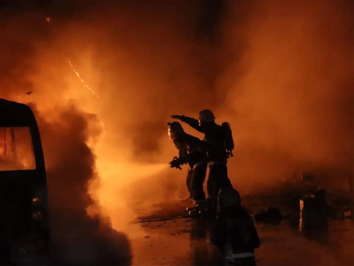 Halep'te SDG'nin attığı roketlerin düştüğü bölgede yangın çıktı