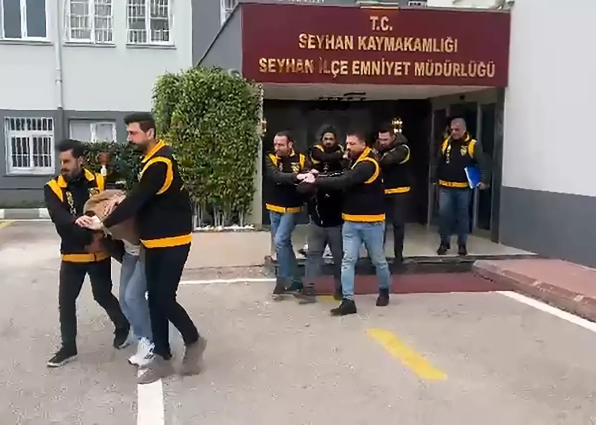 İki grup arasındaki çatışmada, sokakta yürüyen kişi vuruldu