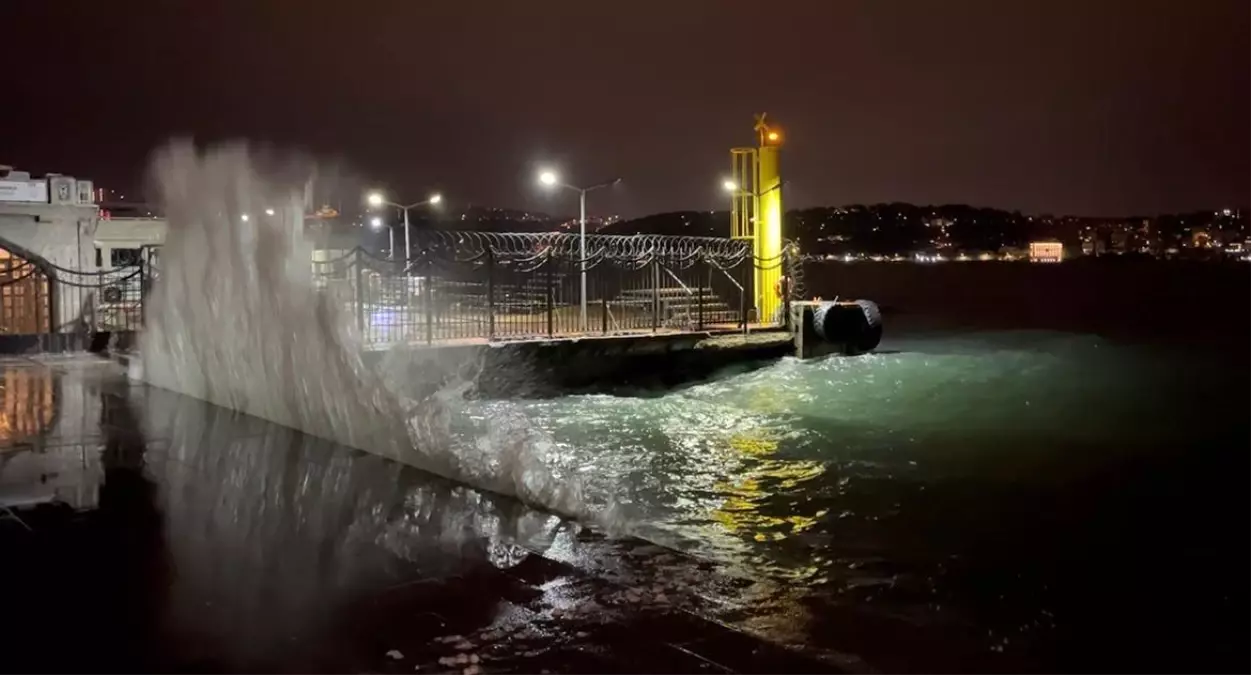 İstanbul'da sabah saatlerinde kuvvetli rüzgar etkili oldu