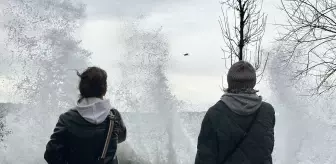 İstanbul'da şiddetli fırtına! Tüm vapur seferleri iptal edildi