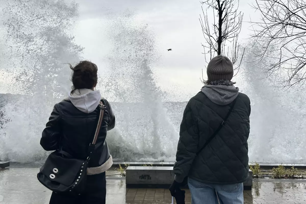 İstanbul'da şiddetli fırtına! Tüm vapur seferleri iptal edildi