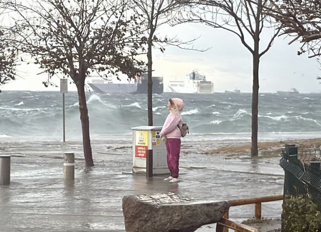 The storm hit Istanbul! Huge waves tossed the boat like a toy