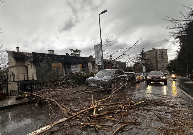 The storm hit Istanbul! Huge waves tossed the boat like a toy