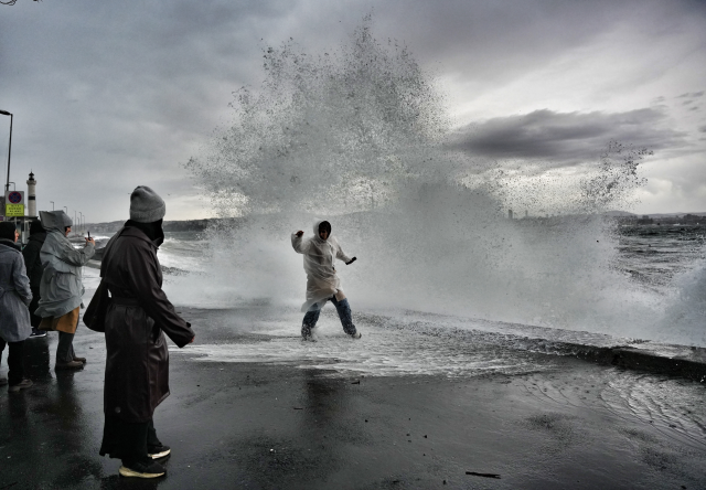 The storm hit Istanbul! Huge waves tossed the boat like a toy