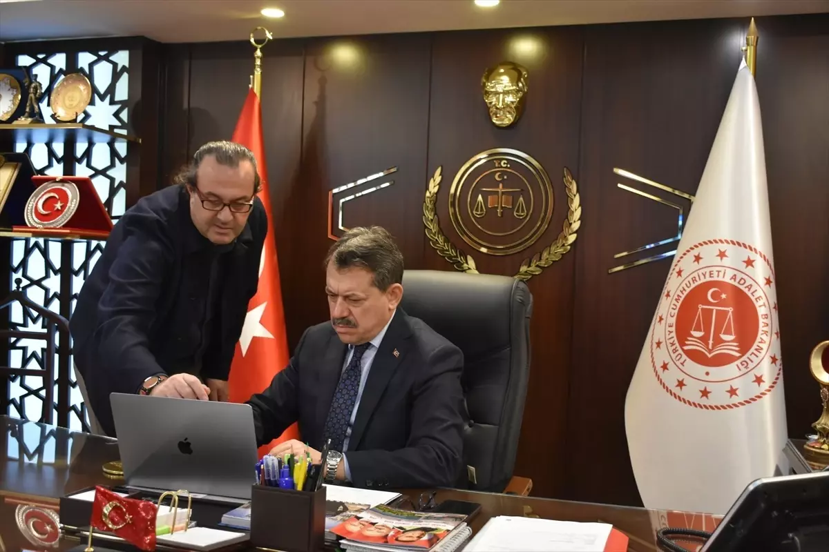 İzmir Cumhuriyet Başsavcısı Yeldan, AA'nın 'Yılın Kareleri' oylamasına katıldı