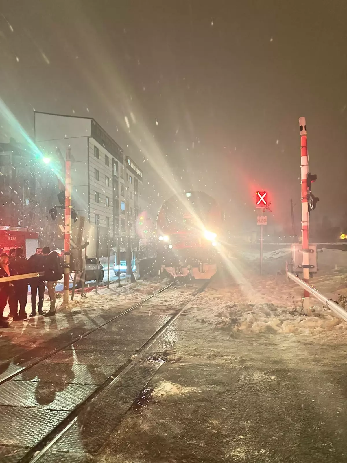 Kars'ta manevra yapan tren çocuğa çarptı