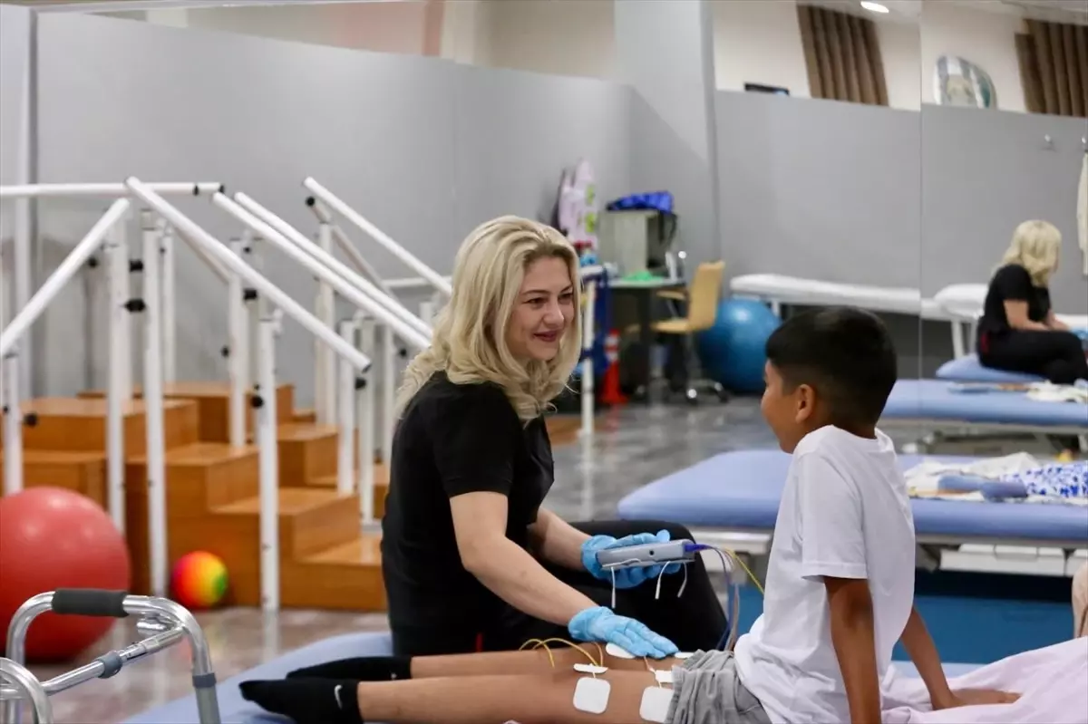 Kepez Belediyesi Sağlık Merkezi 12 poliklinikte hizmet sunuyor