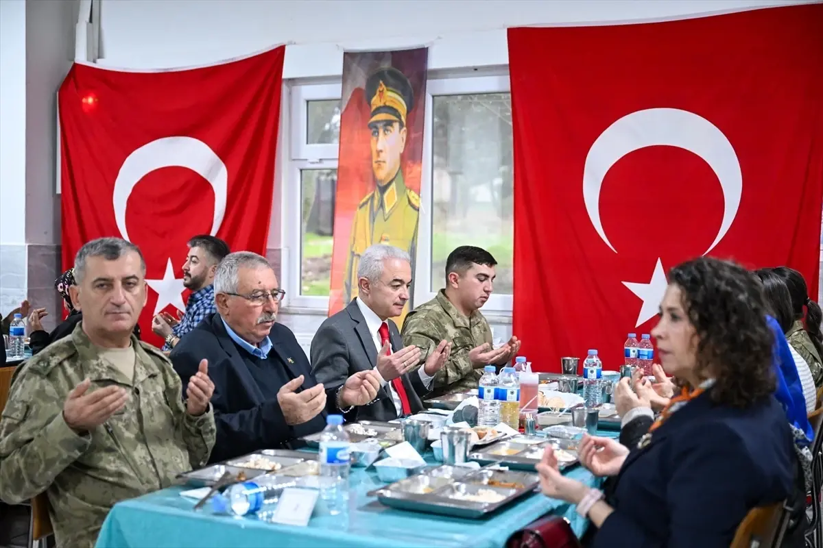 Kırklareli Valisi Turan, şehit aileleri ve gazilerle bir araya geldi