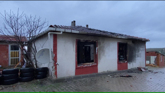 kocaeli de firtina nedeniyle catisi ucan evin son 19440981 7908 m