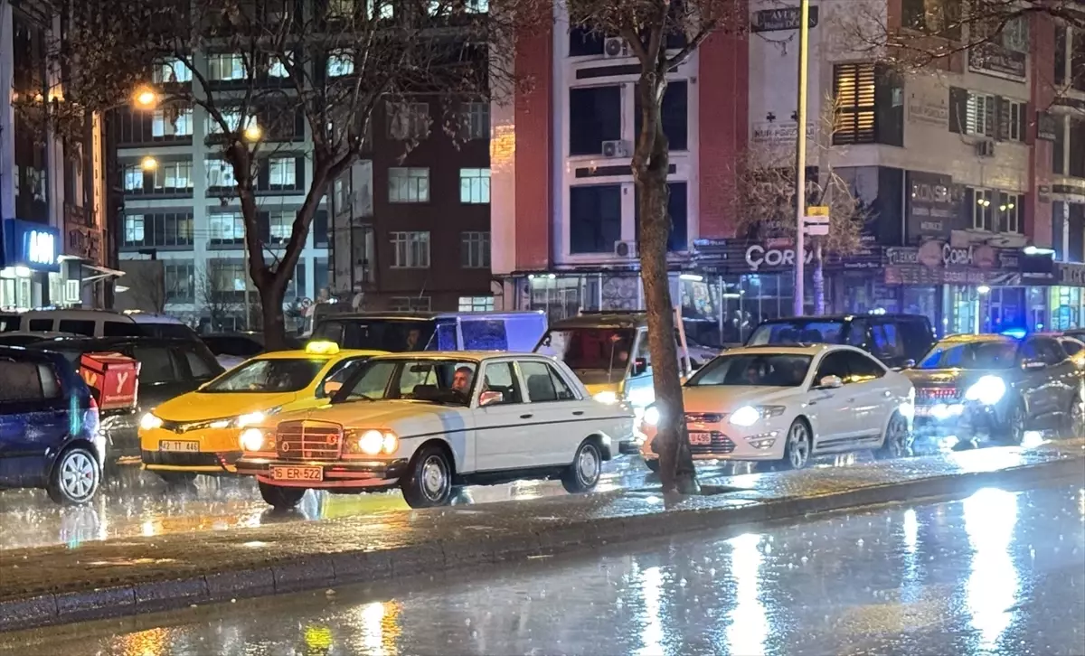 Konya'da sağanak etkili oluyor