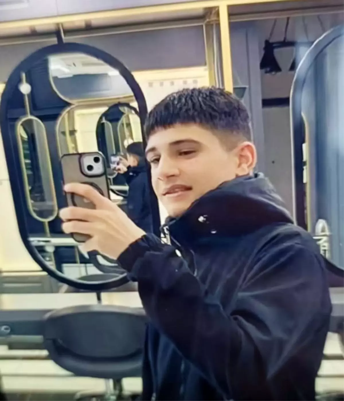 Kuaför kalfası, eski iş arkadaşı tarafından bıçaklanarak öldürüldü