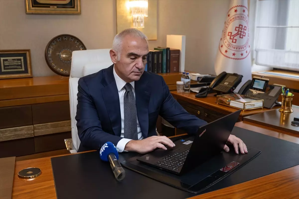 Kültür ve Turizm Bakanı Ersoy, AA'nın 'Yılın Kareleri' oylamasına katıldı