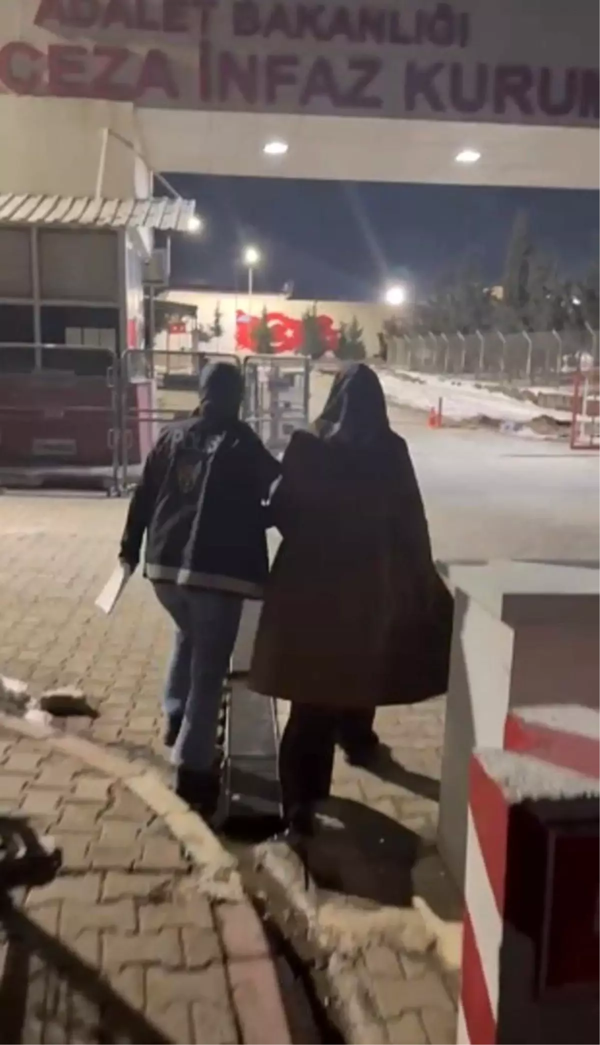 Kumlu'da hapis cezası ile aranan kadın şüpheli yakalandı