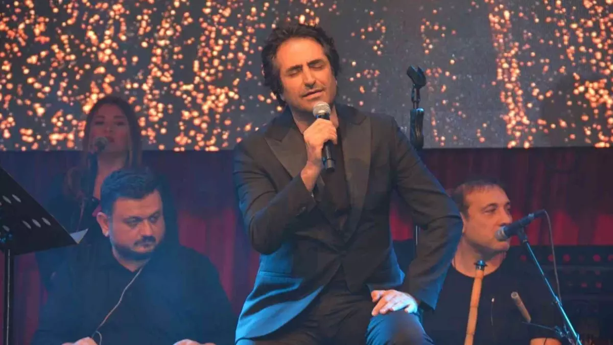 Mahsun Kırmızıgül İstanbul'da hayranlarıyla buluşuyor