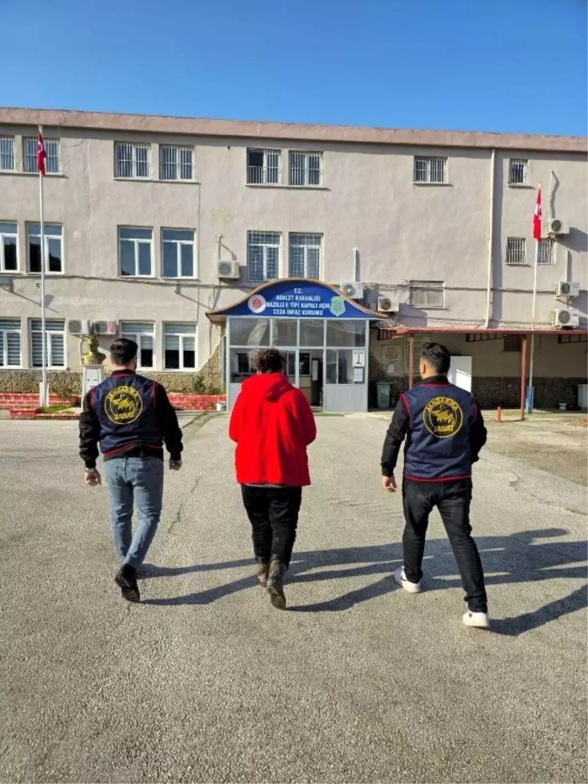 Nazilli'de 2 aranan şahıs yakalandı