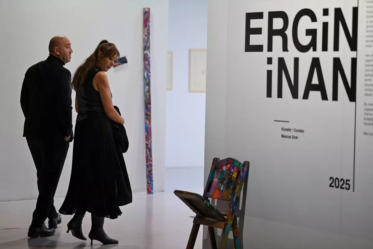 Ressam Ergin İnan'ın 'Zaman ve İzler Arasında' sergisi CerModern'de açıldı