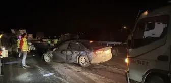 Sakarya'da otomobil ile minibüsün çarpıştığı kazada 1 kişi öldü, 3 kişi yaralandı