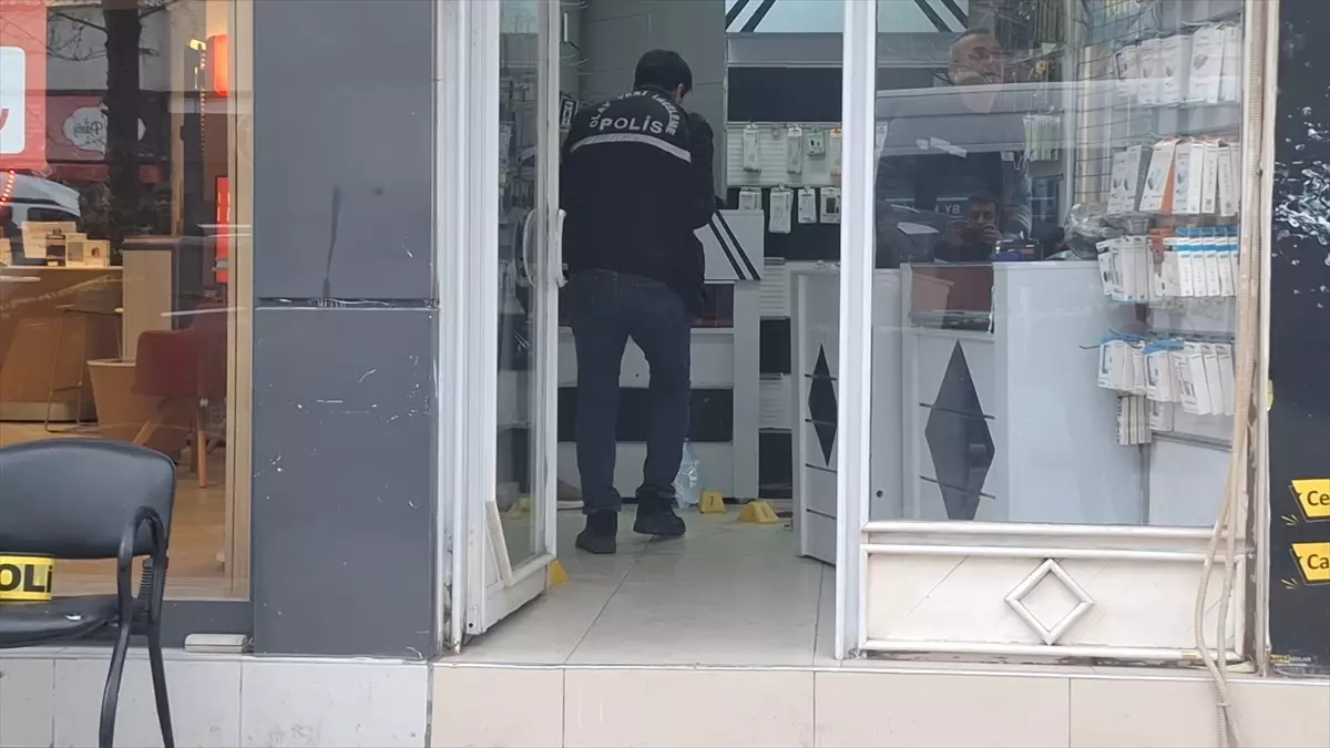 Samsun'da iş yerinde silahlı saldırıya uğrayan müşteri yaralandı