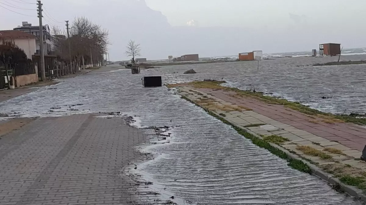 Lodos Keşan'da etkili oldu: Sahildeki işletmeler su altında kaldı