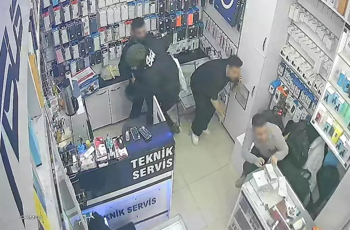 Sirkeci'de işten çıkarılan şahıs iş yerine silahla ateş açtı