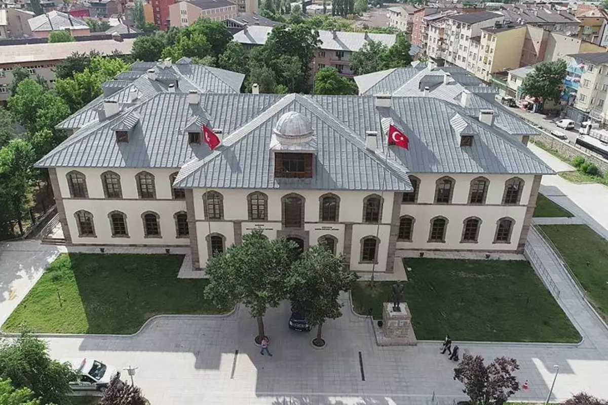 Tarihi kongre binası kapatıldı! Deprem olursa 6 saniyede göçebilir