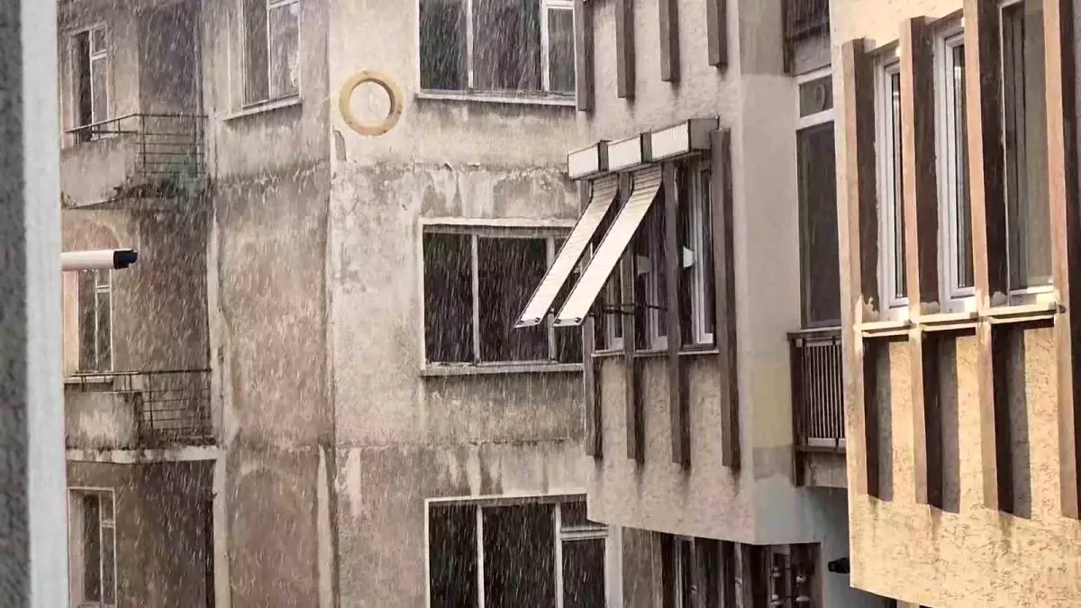 Tekirdağ'da doluyla karışık yağış