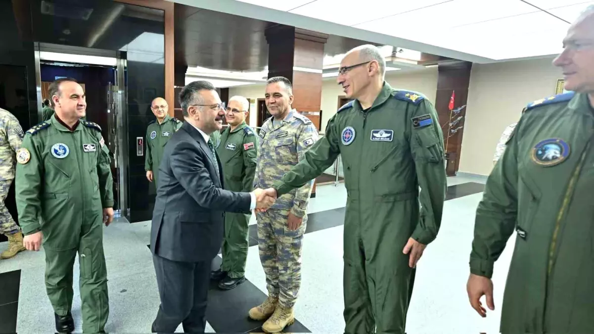 Vali Hüseyin Aksoy'dan Muharip Hava Kuvveti Komutanlığı'na veda ziyareti