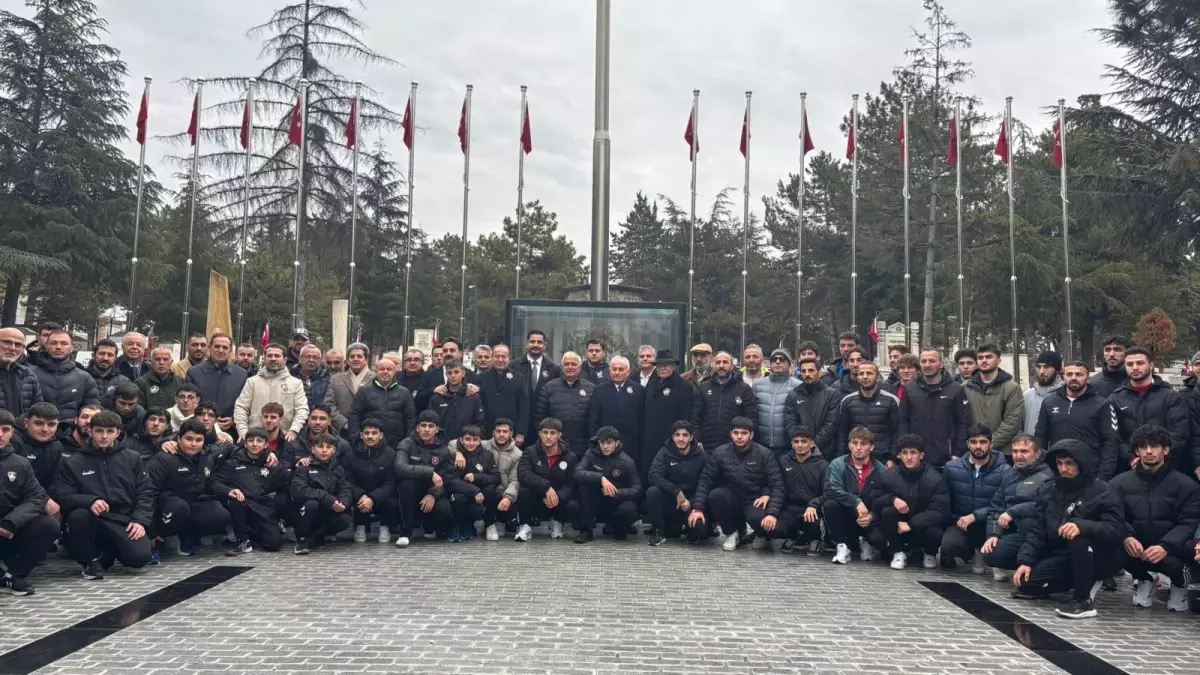 Yaşar Doğu, ölümünün 65'inci yıl dönümünde mezarı başında anıldı