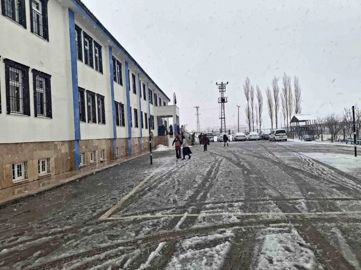 Adıyaman'ın ilçelerinde taşımalı eğitime kar engeli