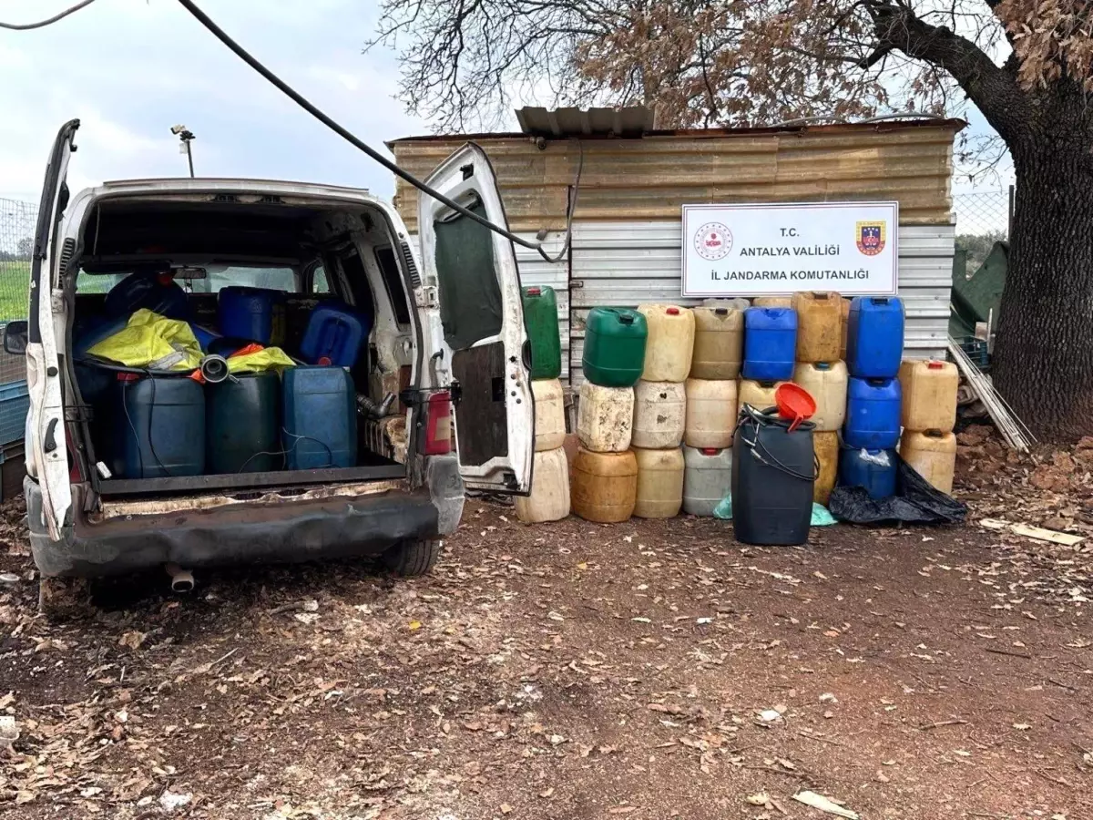 Antalya'da 2 bin 350 litre kaçak akaryakıt ele geçirildi